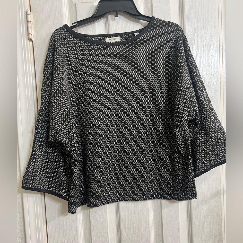 New Max Studio Black and White Geometric oversized Blouse size Small
